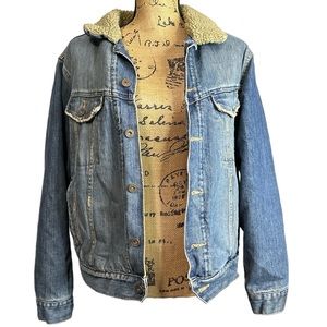 Old Navy Oversized Blue Jean Denim Distressed Sherpa Trucker Jacket size Small